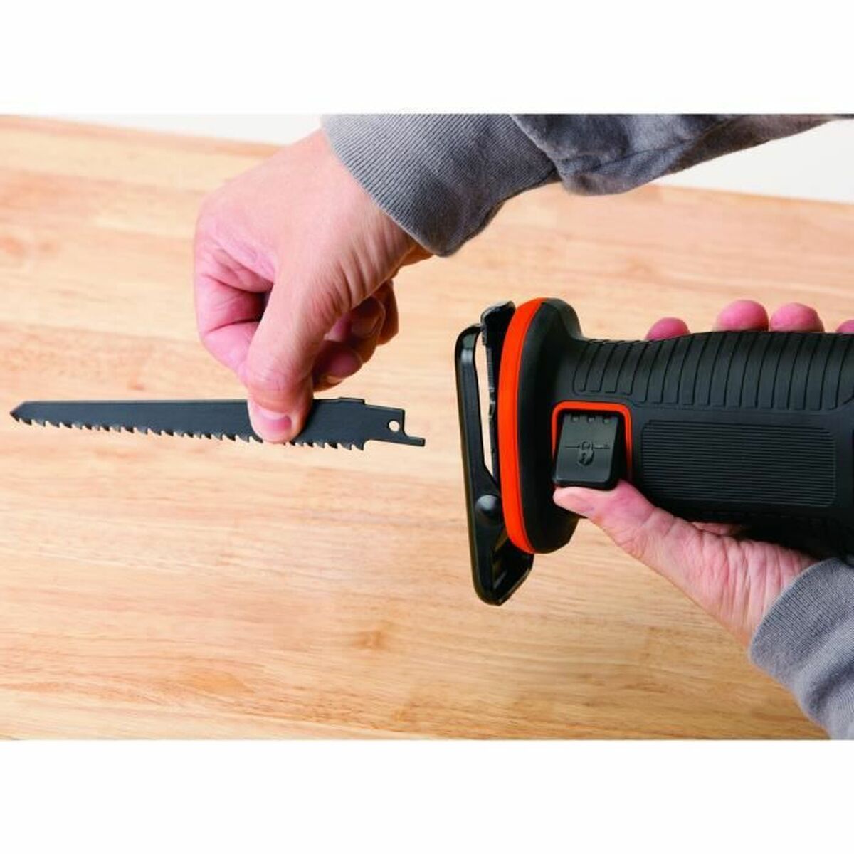 Frem- og tilbagegående sav Black & Decker BDCR18-QW 18 V 15 cm
